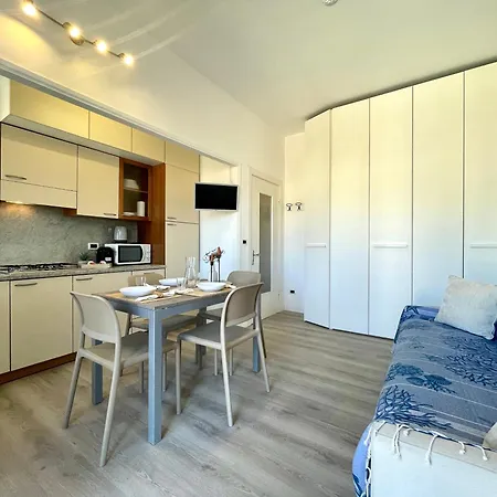 150mt Dal Mare Monolocale In Centro Con Vista Aperta, Wi-fi E A/c Apartment Loano