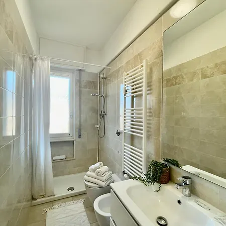 150mt Dal Mare Monolocale In Centro Con Vista Aperta, Wi-fi E A/c * Loano