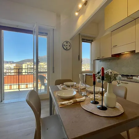 150mt Dal Mare Monolocale In Centro Con Vista Aperta, Wi-fi E A/c Apartmán Loano
