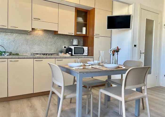 Apartamento 150mt Dal Mare Monolocale In Centro Con Vista Aperta, Wi-fi E A/c