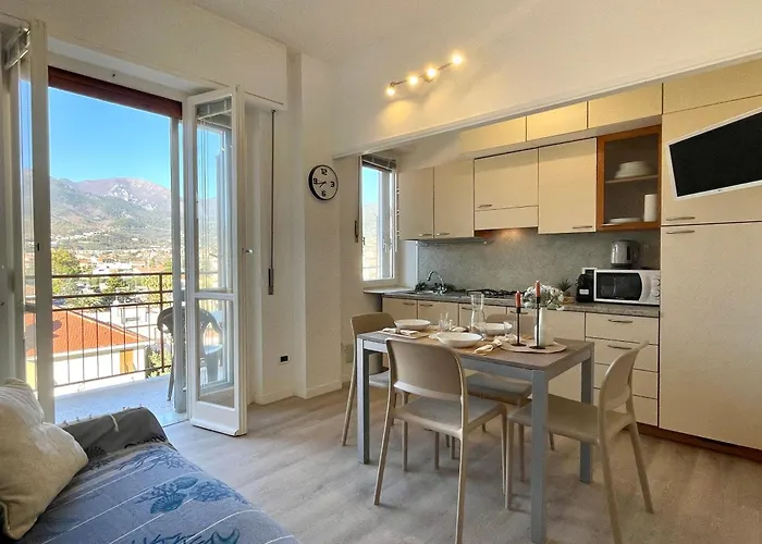 Appartamento [150mt Dal Mare] Monolocale In Centro Con Vista Aperta, Wi-fi E A/c Loano