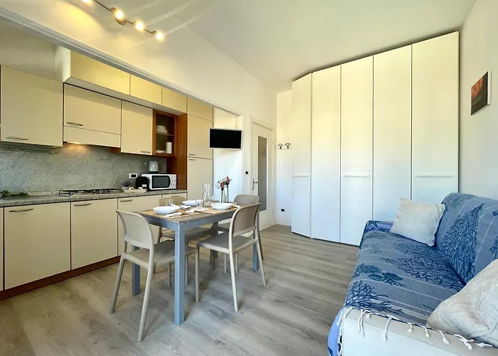 150mt Dal Mare Monolocale In Centro Con Vista Aperta, Wi-fi E A/c Apartamento Loano