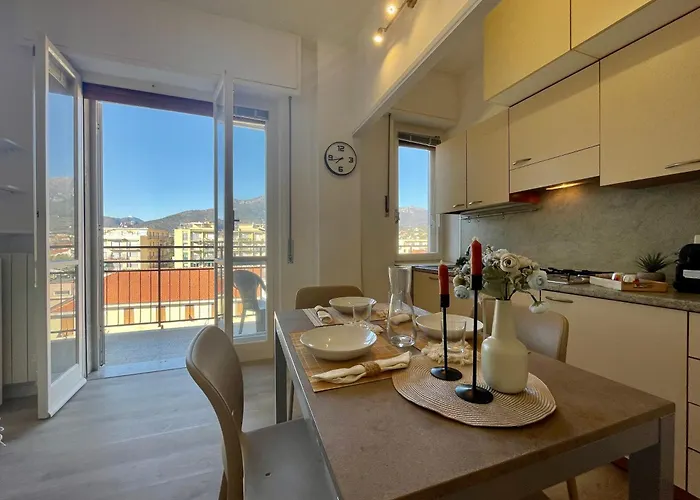 150mt Dal Mare Monolocale In Centro Con Vista Aperta, Wi-fi E A/c Apartamento Loano