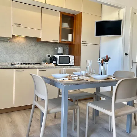 Apartament 150mt Dal Mare Monolocale In Centro Con Vista Aperta, Wi-fi E A/c