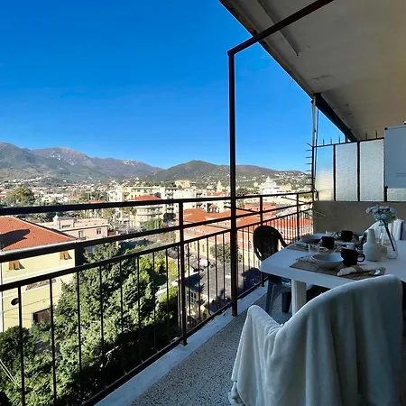 150mt Dal Mare Monolocale In Centro Con Vista Aperta, Wi-fi E A/c Loano