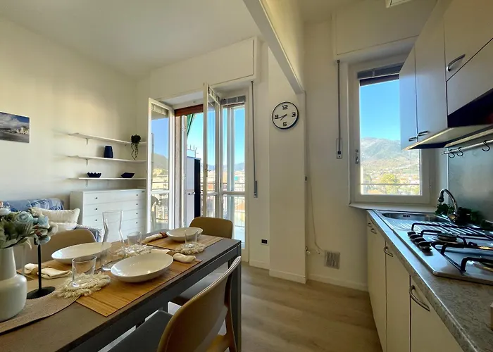 150mt Dal Mare Monolocale In Centro Con Vista Aperta, Wi-fi E A/c Apartmán Loano