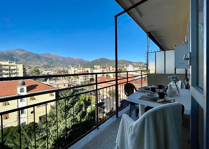 150mt Dal Mare Monolocale In Centro Con Vista Aperta, Wi-fi E A/c Loano