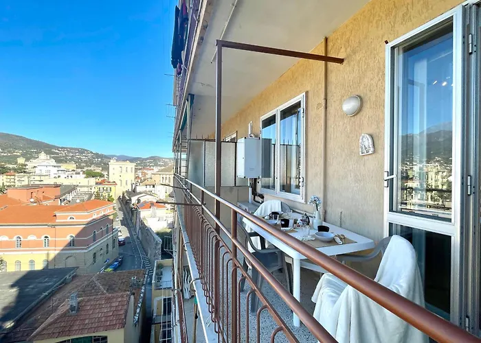 150mt Dal Mare Monolocale In Centro Con Vista Aperta, Wi-fi E A/c Loano